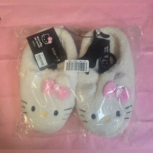Hello Kitty Forever 21 Platform Fuzzy Slippers Adult Size Small White and Pink